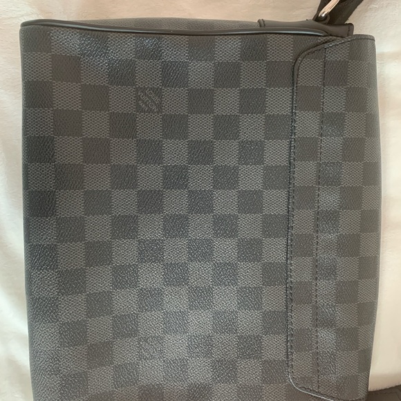 Louis Vuitton damier limited edition messenger bag - Picture 15 of 15